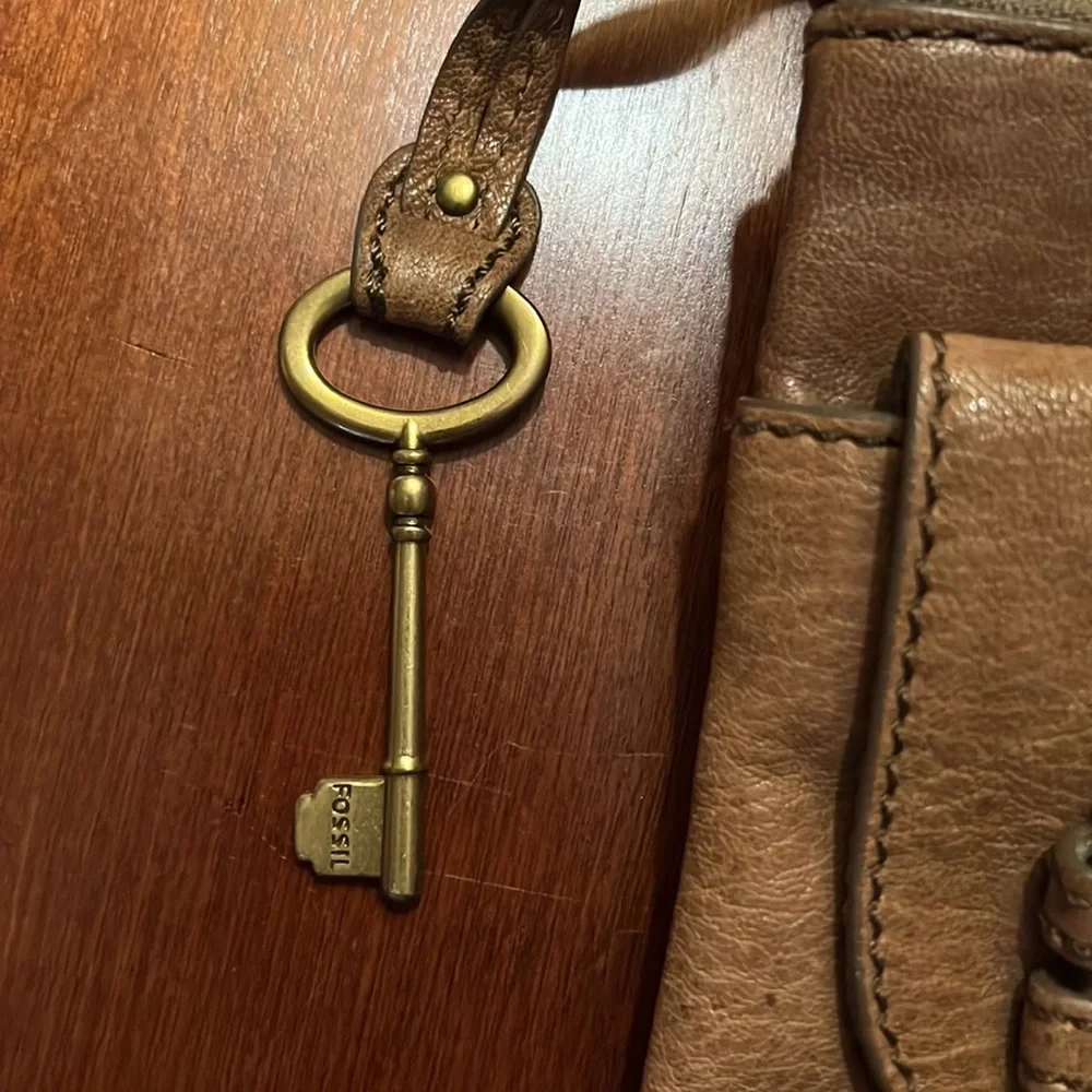 Fossil Crossbody - Picture 2 of 8